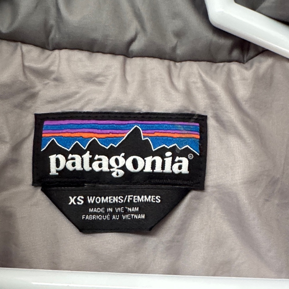 Women’s Patagonia XS Nano Puff Down Gray Quilted Vest - Picture 3 of 4